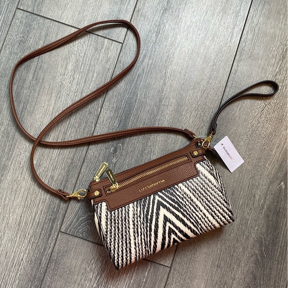 Liz Claiborne Handbags - NWT • LIZ CLAIBORNE • Small Crossbody Wristlet